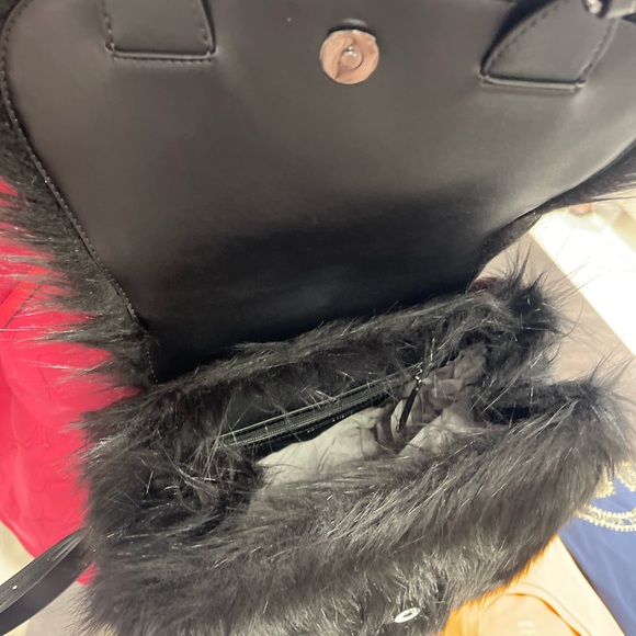 MICHAEL MICHAEL KORS Quinn Medium Flap Faux Fur Backpack
Black 
NWT - Picture 4 of 16